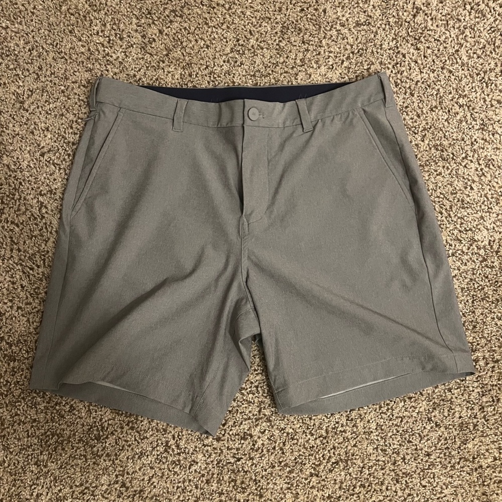 Mizzen & Main Helmsman Shorts Size 35 Slim Fit 7 Inch. Silver Filigree Heather.